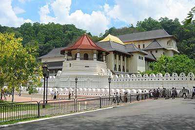 Temple of Tooth Relic | walklankatours.com