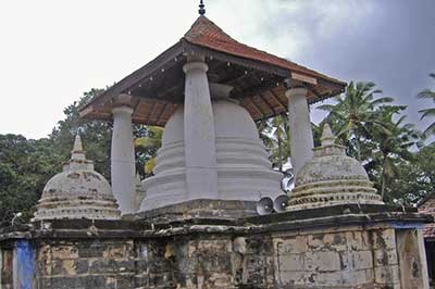 Walk Lanka Tours Gadaladeniya Temple | walklankatours.com