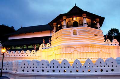 Walk Lanka Tours Temple of Tooth Relic | walklankatours.com