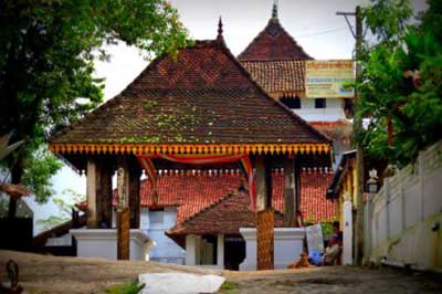 Walk Lanka Tours Lankathilakaya Temple | walklankatours.com