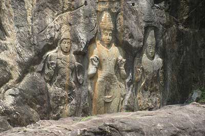 Buduruwagala Buddha Statue | walklankatours.com