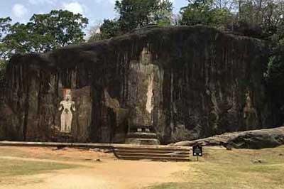 Ancient Buddha Statue | walklankatours.com
