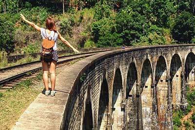  Nine Arch Bridge Train Journey | walklankatours.com