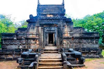 Nalanda Gedige  Temple| walklankatours.com