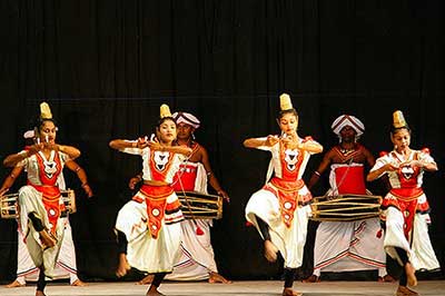 Kandiyan Traditional Dancers Show | walklankatours.com