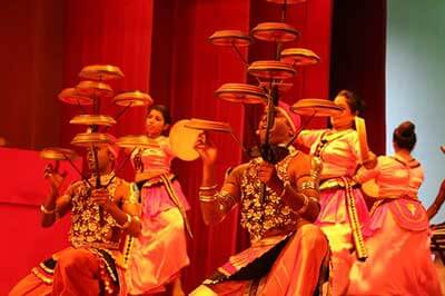  Traditional Dancers Show | walklankatours.com