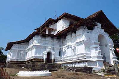 Lankathilaka  Buddhist Temple | walklankatours.com