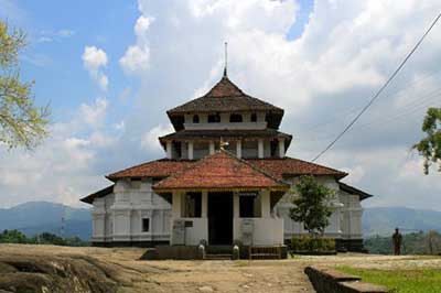 Lankathilaka Temple | walklankatours.com