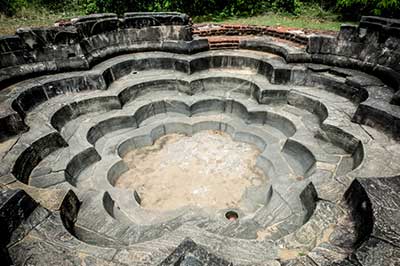 Polonnaruwa Buddha Statue | walklankatours.com