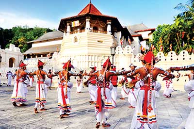 Kandy Tooth Relic Temple | walklankatours.com
