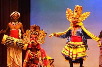 Cultural Dancers Show | walklankatours.com