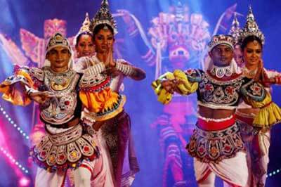 Traditional Dancers Show | walklankatours.com