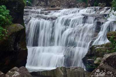 Ramboda Waterfalls Nuwara Eliya | walklankatours.com