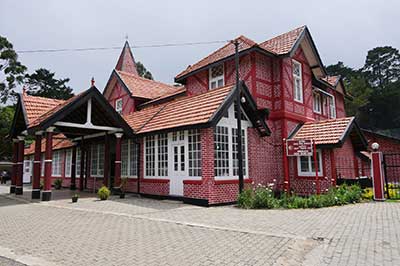 Pink Post Office Nuwara Eliya | walklankatours.com